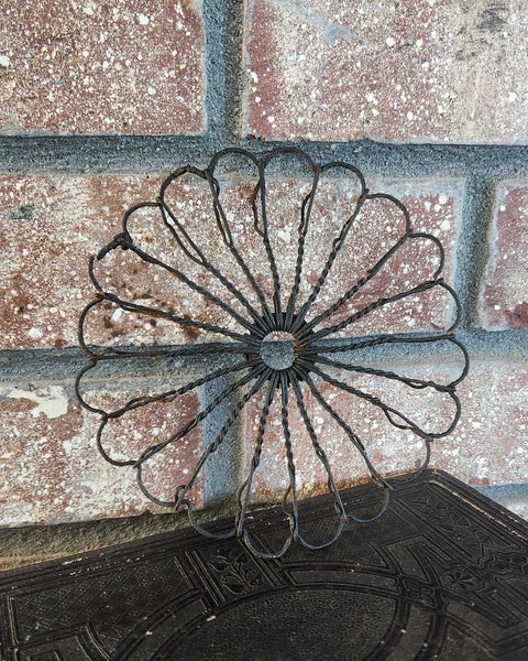 Trivet - C